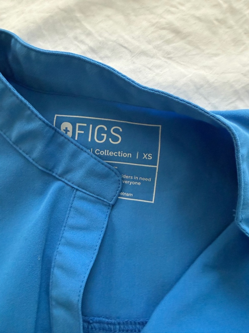 FIGS Women's Scrub Set in Cobalt Blue - Picture 3 of 5